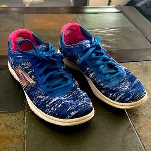 Sketchers Womens GOGA MAT Technology Size 7 GO STEP Shoes